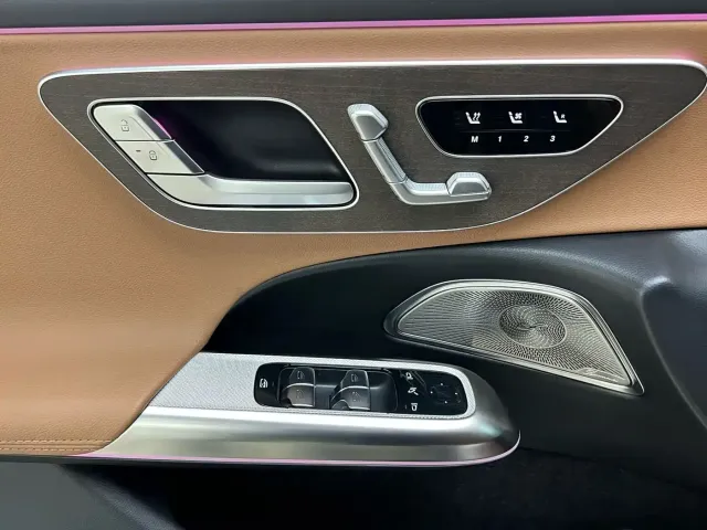 Mercedes-Benz E-Class — Фото автомобиля 19