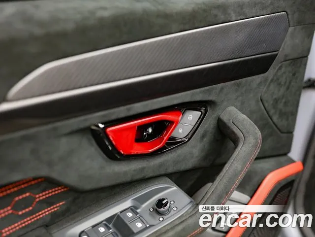 Lamborghini Urus — Фото автомобиля 14