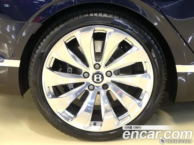 Bentley Flying Spur — Фото автомобиля 9