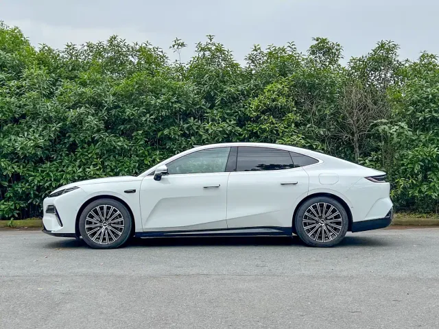 Geely Galaxy Xingyao 8 — Фото автомобиля 6