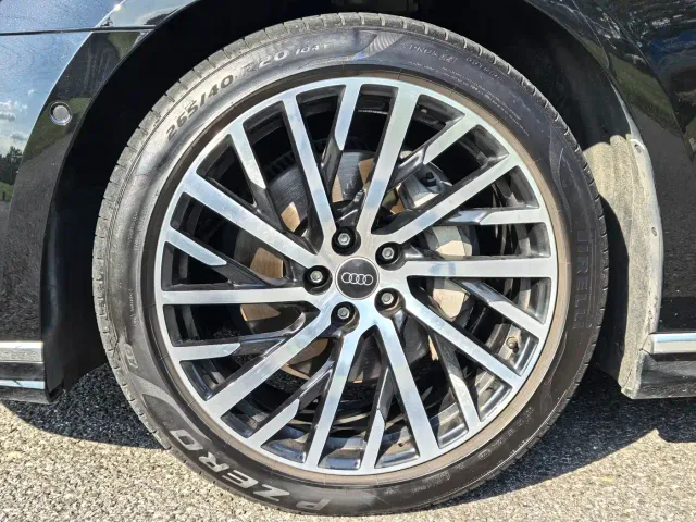 Audi A8 — Фото автомобиля 5