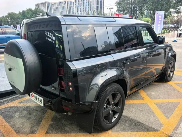 Land Rover Defender — Фото автомобиля 8