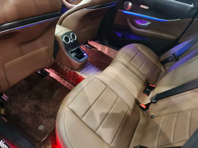 Mercedes-Benz E-Class — Фото автомобиля 17