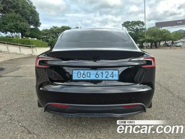 Tesla Model 3 — Фото автомобиля 4