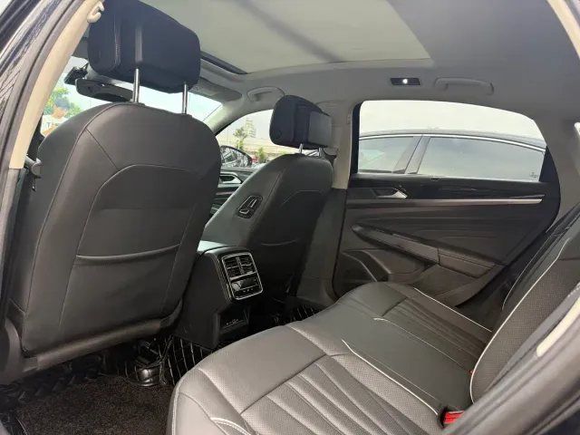 Volkswagen Passat — Фото автомобиля 5