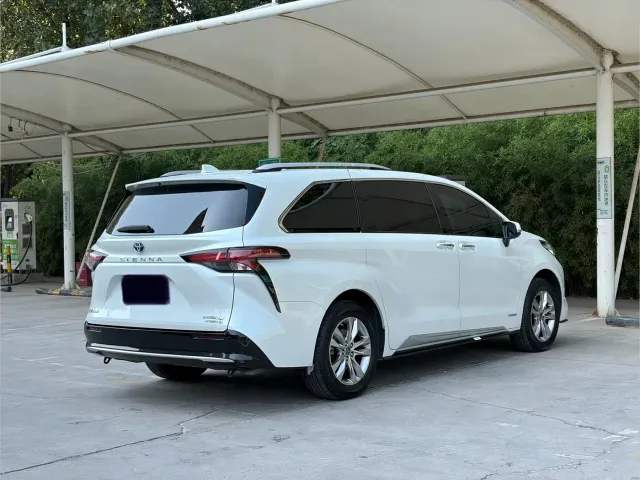 Toyota Sienna — Фото автомобиля 16