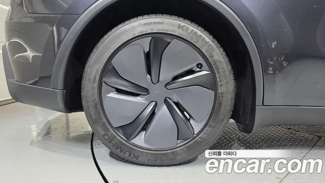 Tesla Model Y — Фото автомобиля 6