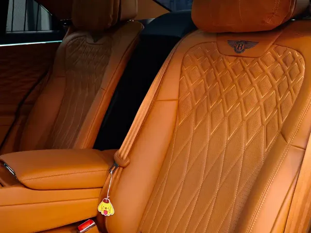 Bentley Flying Spur — Фото автомобиля 10