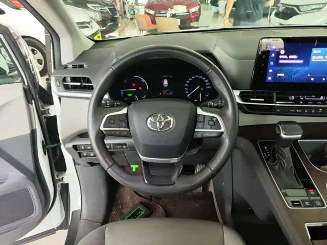 Toyota Granvia — Фото автомобиля 10