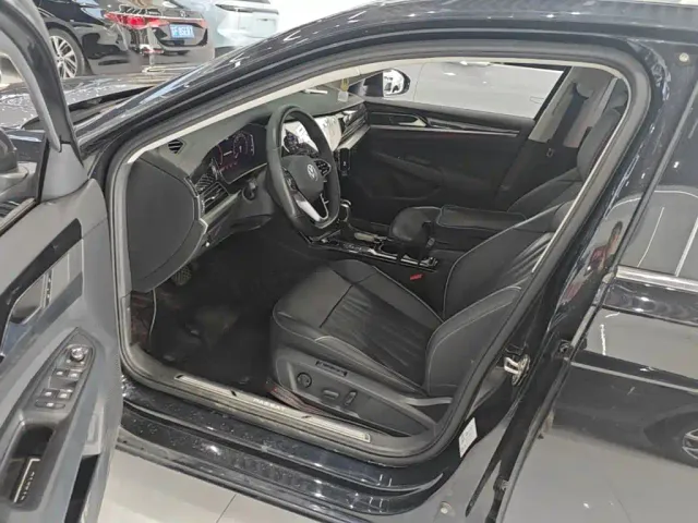 Volkswagen Passat — Фото автомобиля 14