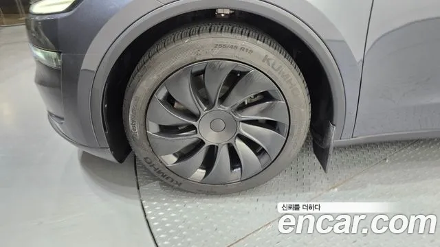 Tesla Model Y — Фото автомобиля 5
