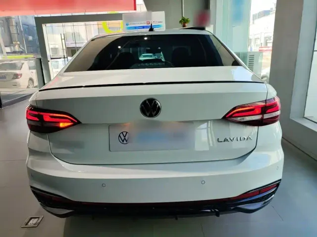 Volkswagen Lavida — Фото автомобиля 5