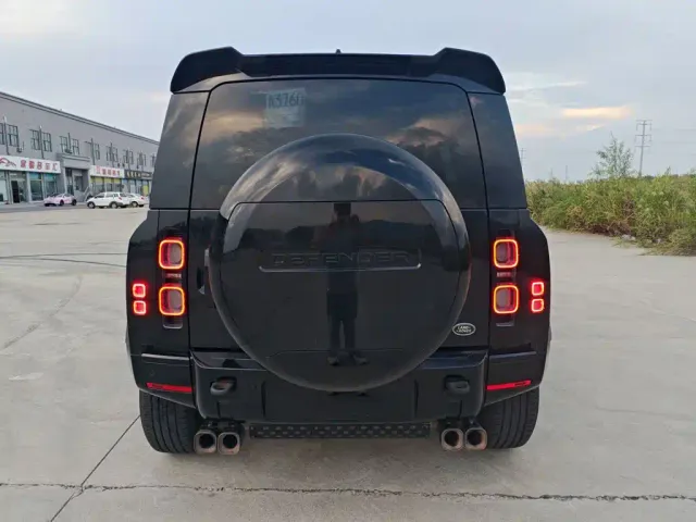 Land Rover Defender — Фото автомобиля 3
