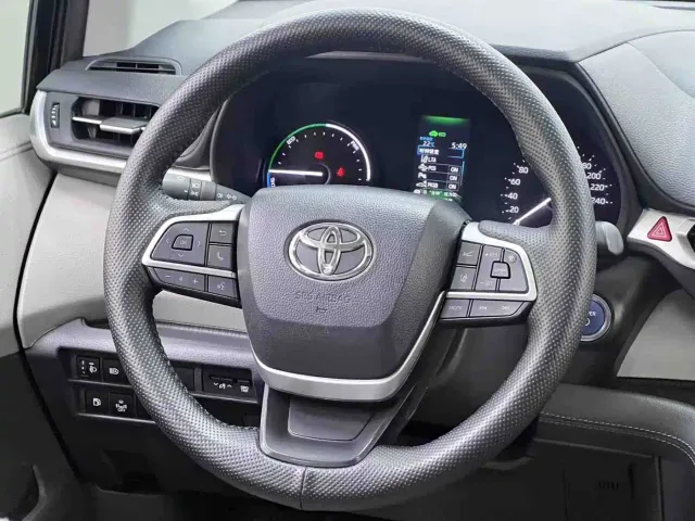 Toyota Sienna — Фото автомобиля 23