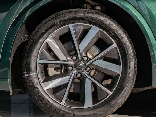 Li Auto L8 — Фото автомобиля 7