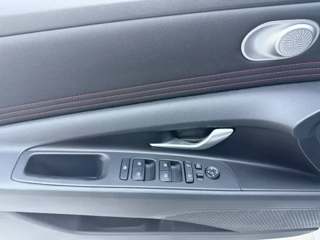 Hyundai Elantra — Фото автомобиля 8