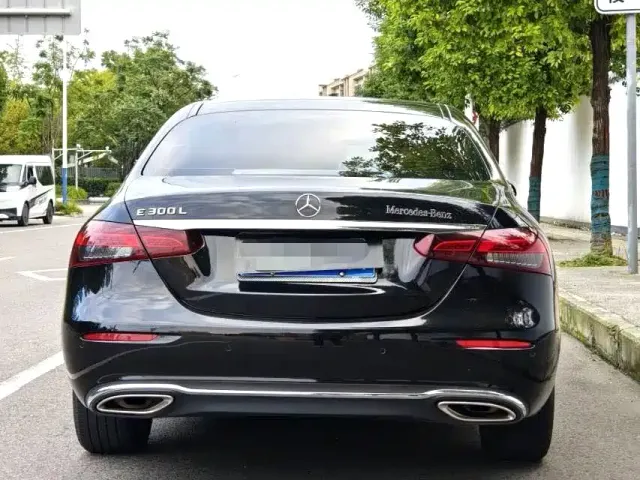 Mercedes-Benz E-Class — Фото автомобиля 12