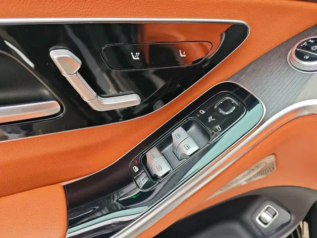 Mercedes-Benz S-Class — Фото автомобиля 22