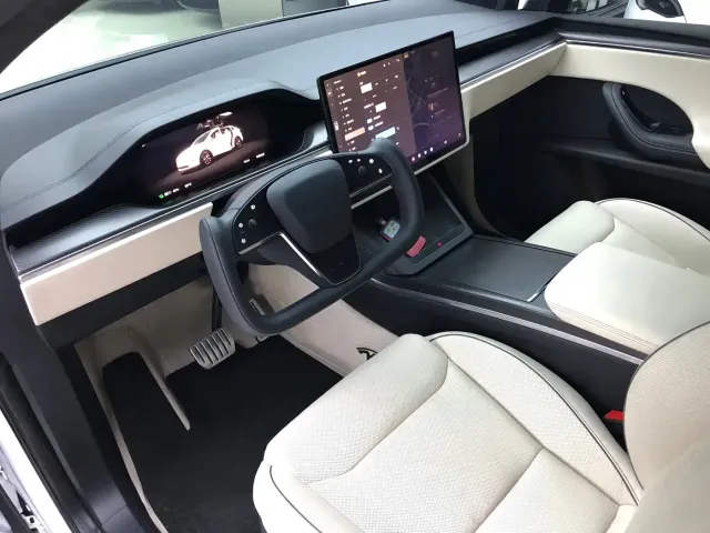 Tesla Model X — Фото автомобиля 9