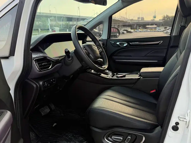 GAC Trumpchi M6 — Фото автомобиля 4