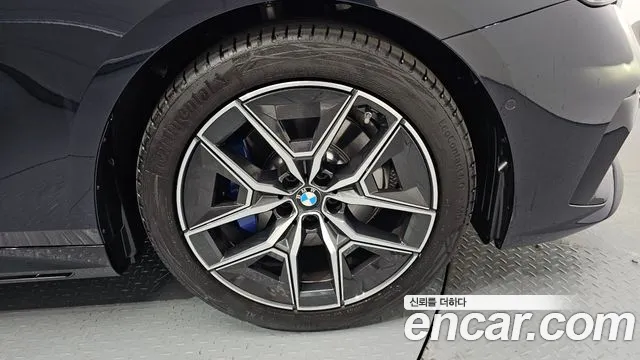 BMW 5-Series — Фото автомобиля 21
