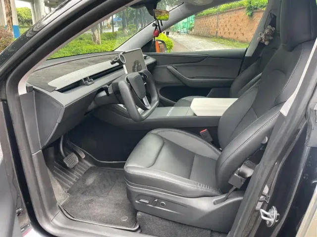 Tesla Model Y — Фото автомобиля 4