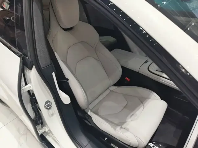 Xiaomi SU7 — Фото автомобиля 24