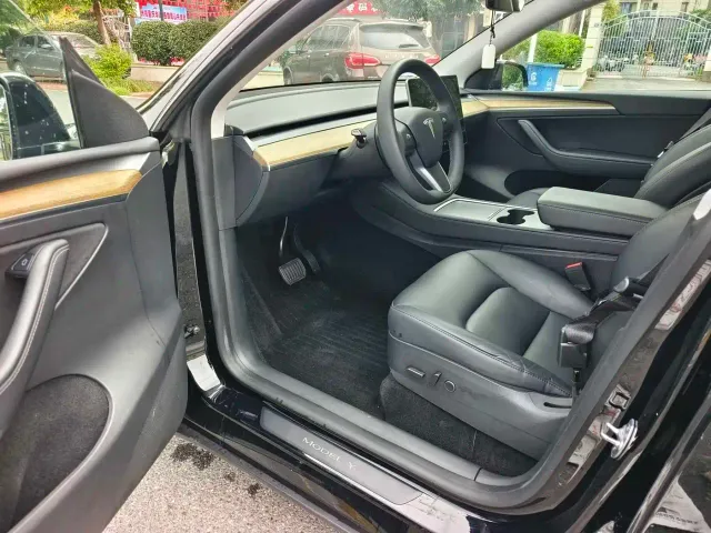 Tesla Model Y — Фото автомобиля 9