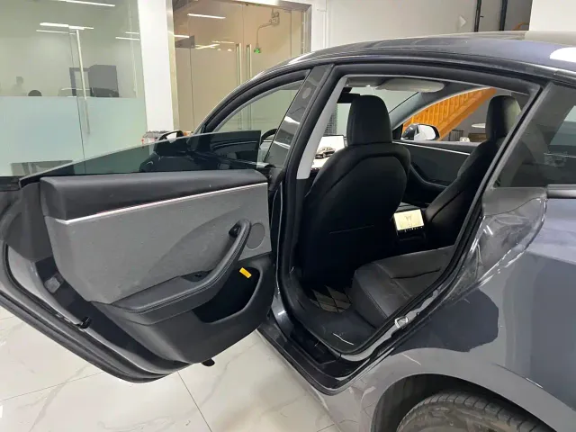 Tesla Model 3 — Фото автомобиля 13