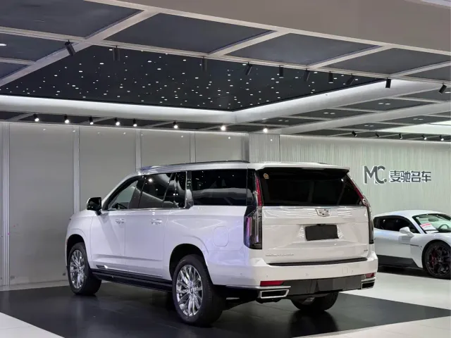 Cadillac Escalade — Фото автомобиля 9