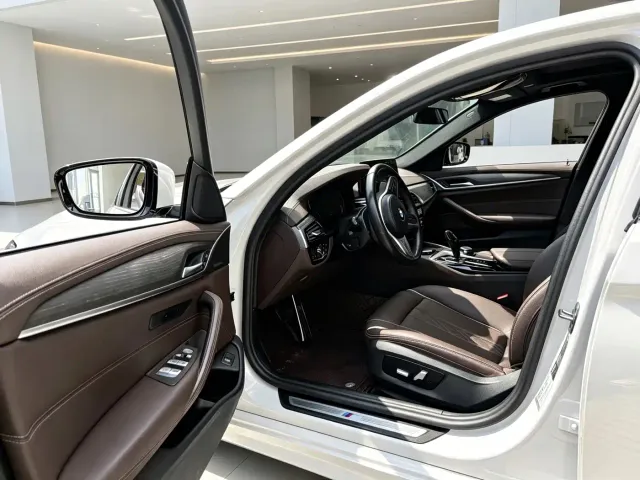 BMW 5 Series — Фото автомобиля 9