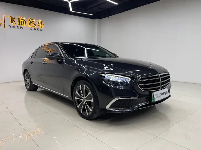 Mercedes-Benz E-Class — Фото автомобиля 3