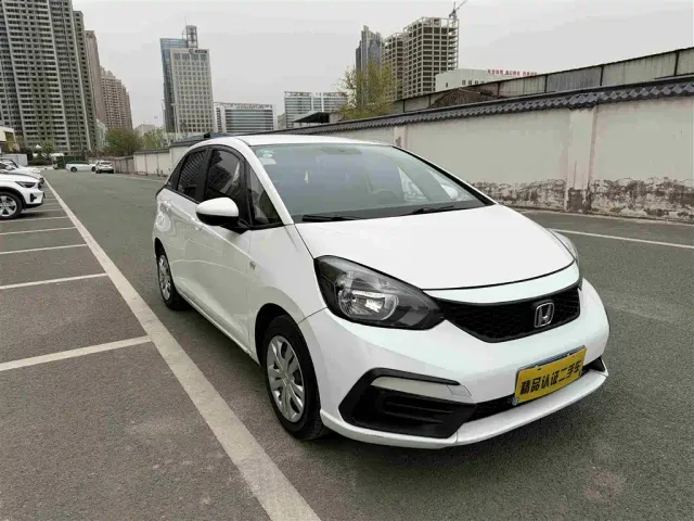 Honda Fit — Фото автомобиля 3
