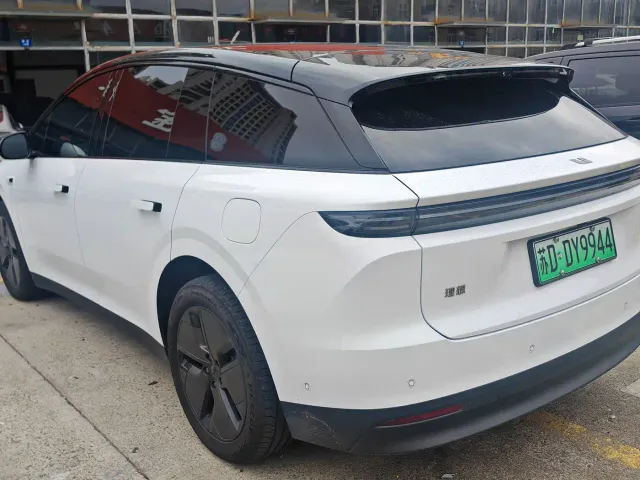 Li Auto i6 — Фото автомобиля 5