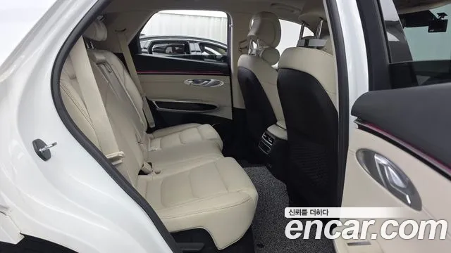 Genesis GV70 — Фото автомобиля 18