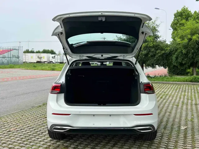 Volkswagen Golf — Фото автомобиля 5