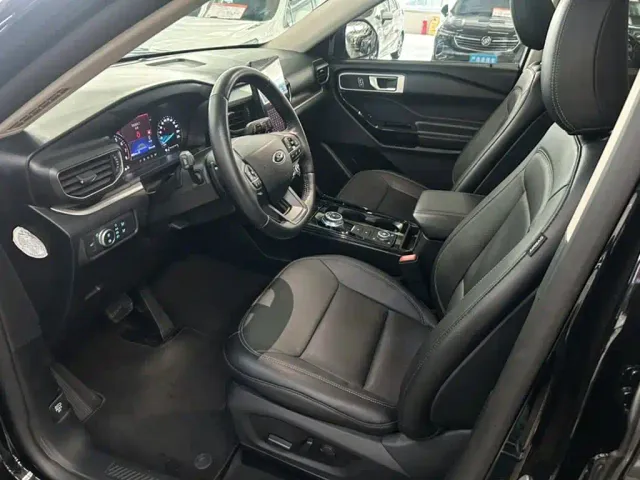 Ford Explorer — Фото автомобиля 7