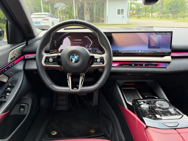 BMW 5 Series — Фото автомобиля 12