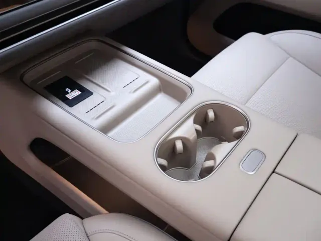 Li Auto i6 — Фото автомобиля 12