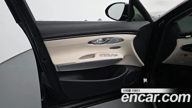Genesis GV70 — Фото автомобиля 13