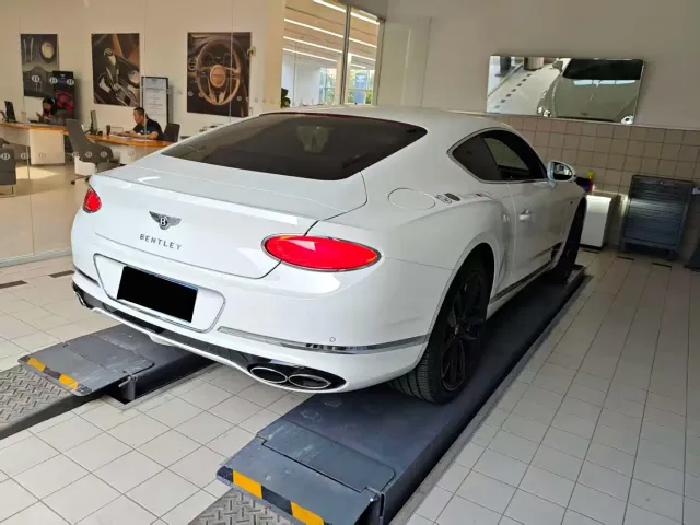 Bentley Continental — Фото автомобиля 14