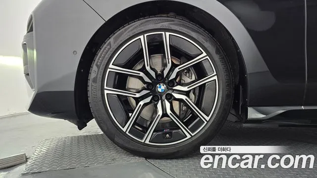 BMW i7 — Фото автомобиля 5