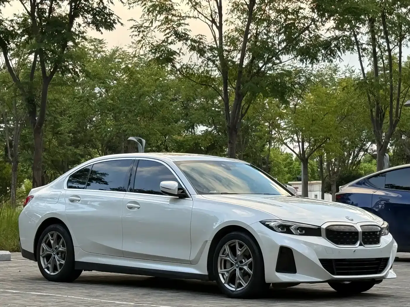 BMW BMW i3 2022 eDrive 35 L — Фото автомобиля 3