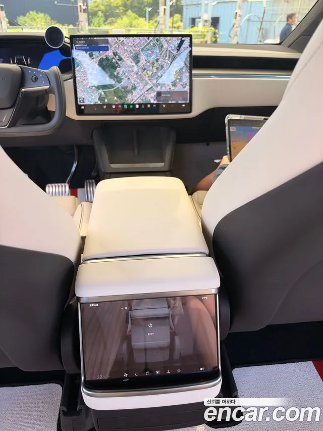 Tesla Model X — Фото автомобиля 4