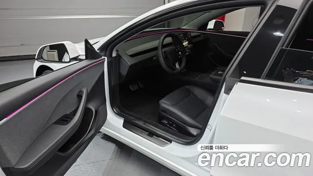 Tesla Model 3 — Фото автомобиля 15