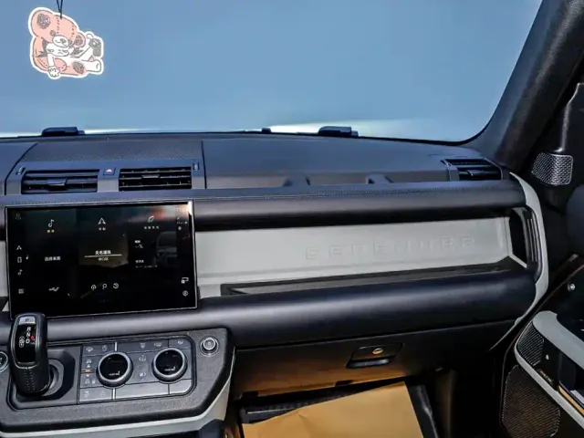 Land Rover Defender — Фото автомобиля 21