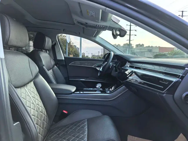 Audi A8 — Фото автомобиля 12