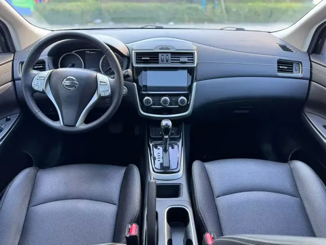 Nissan Tiida — Фото автомобиля 4