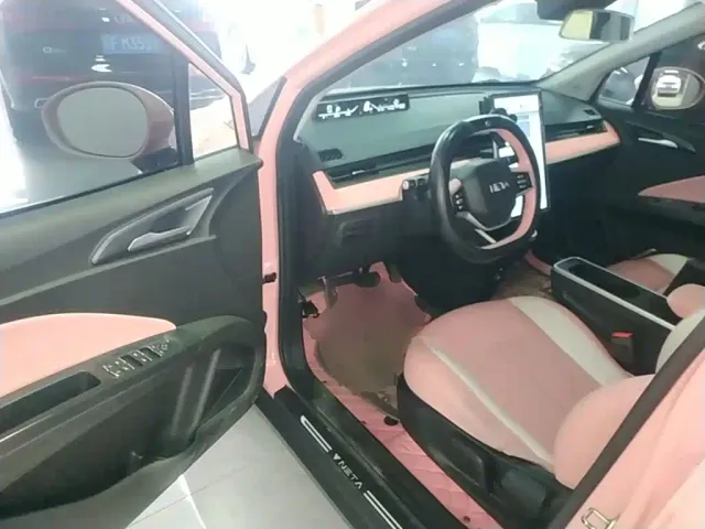 Nezha Auto Nezha V 2022 Trend 400 Lite Pink Custom Edition — Фото автомобиля 11