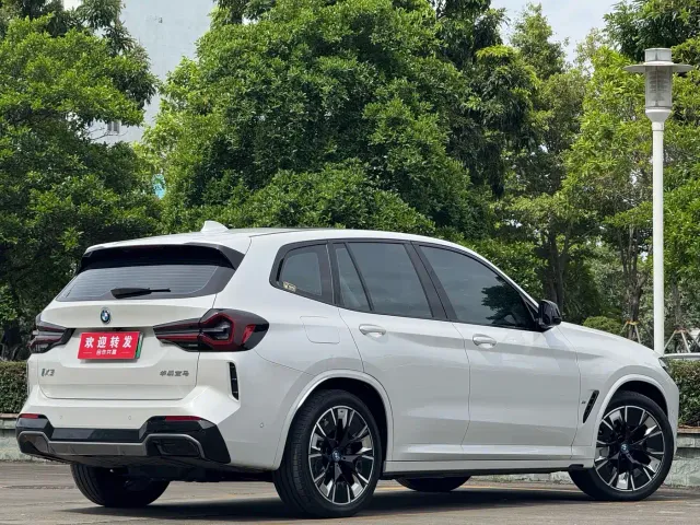 BMW iX3 — Фото автомобиля 4